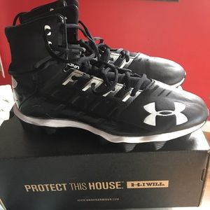 Men’s UA football cleats